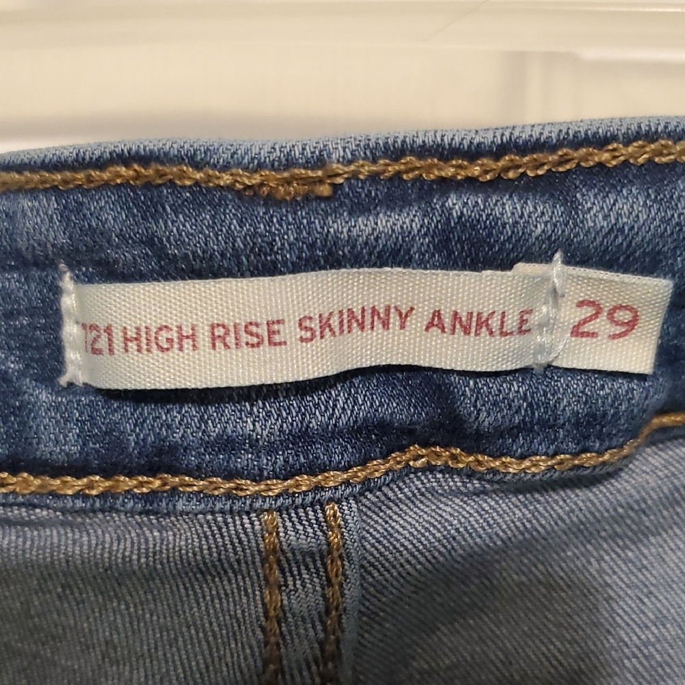 Levi's Classic High Rise Blue Jeans - Picture 5 of 9